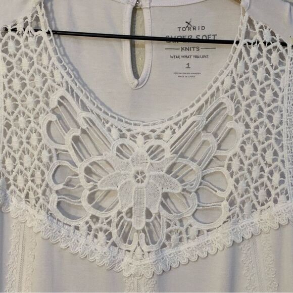 TORRID Super Soft Knits Tunic Tops Women’s  1 - 1X White Sleeveless Lace. - Picture 3 of 13